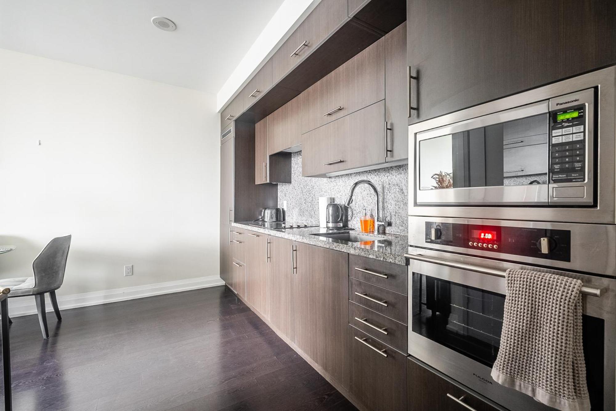 Globalstay Modern Apartments In North York Skyscraper Торонто Екстериор снимка