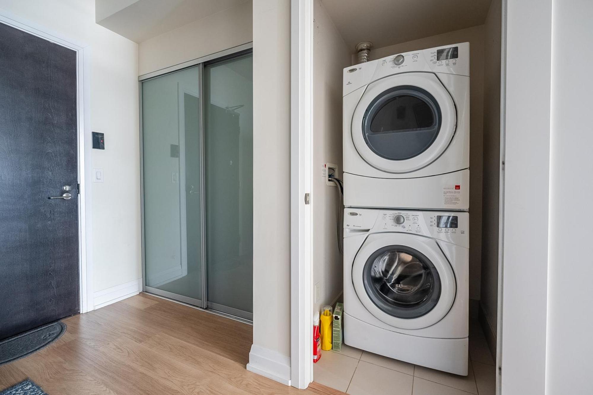 Globalstay Modern Apartments In North York Skyscraper Торонто Екстериор снимка