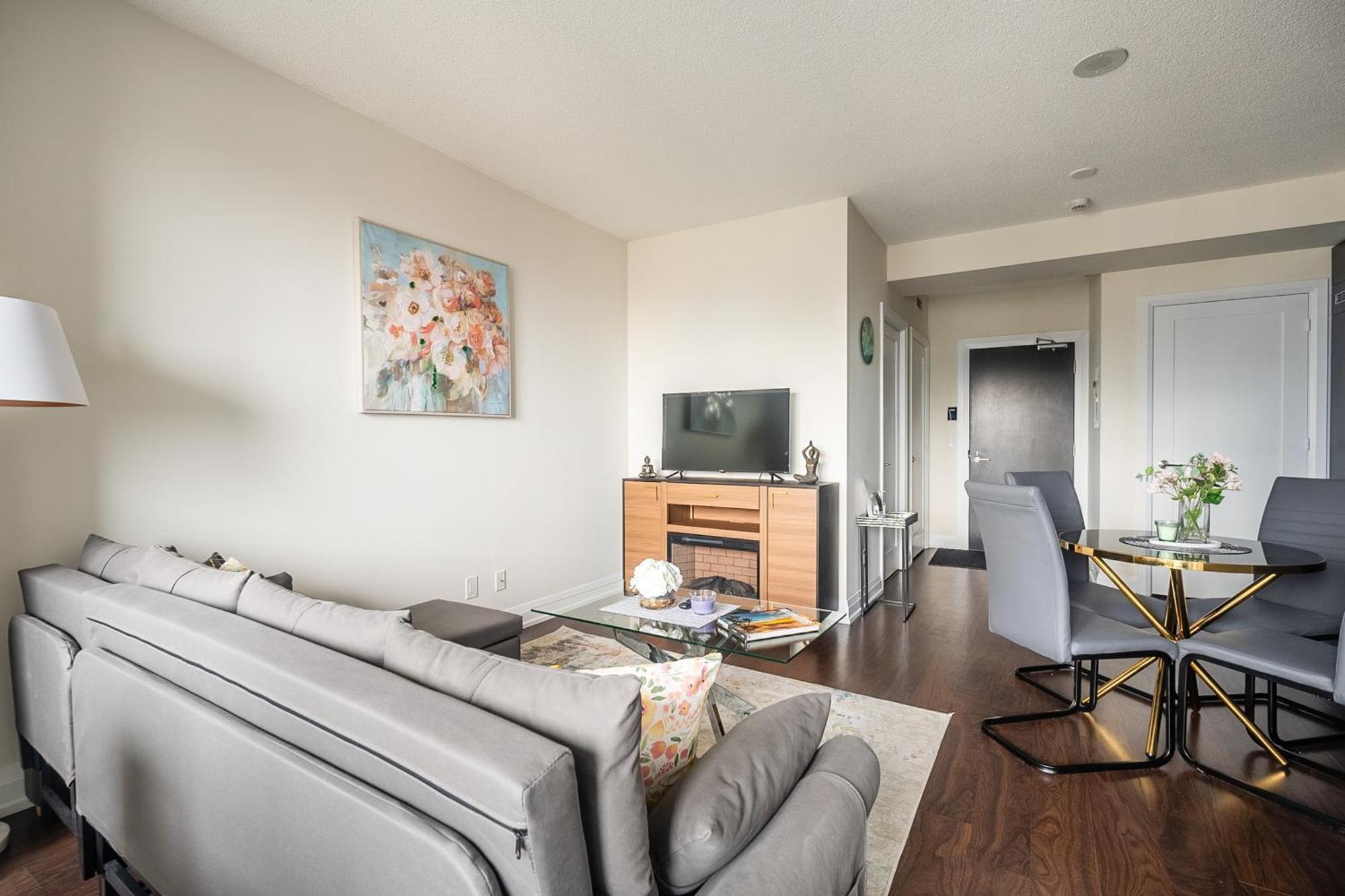 Globalstay Modern Apartments In North York Skyscraper Торонто Екстериор снимка