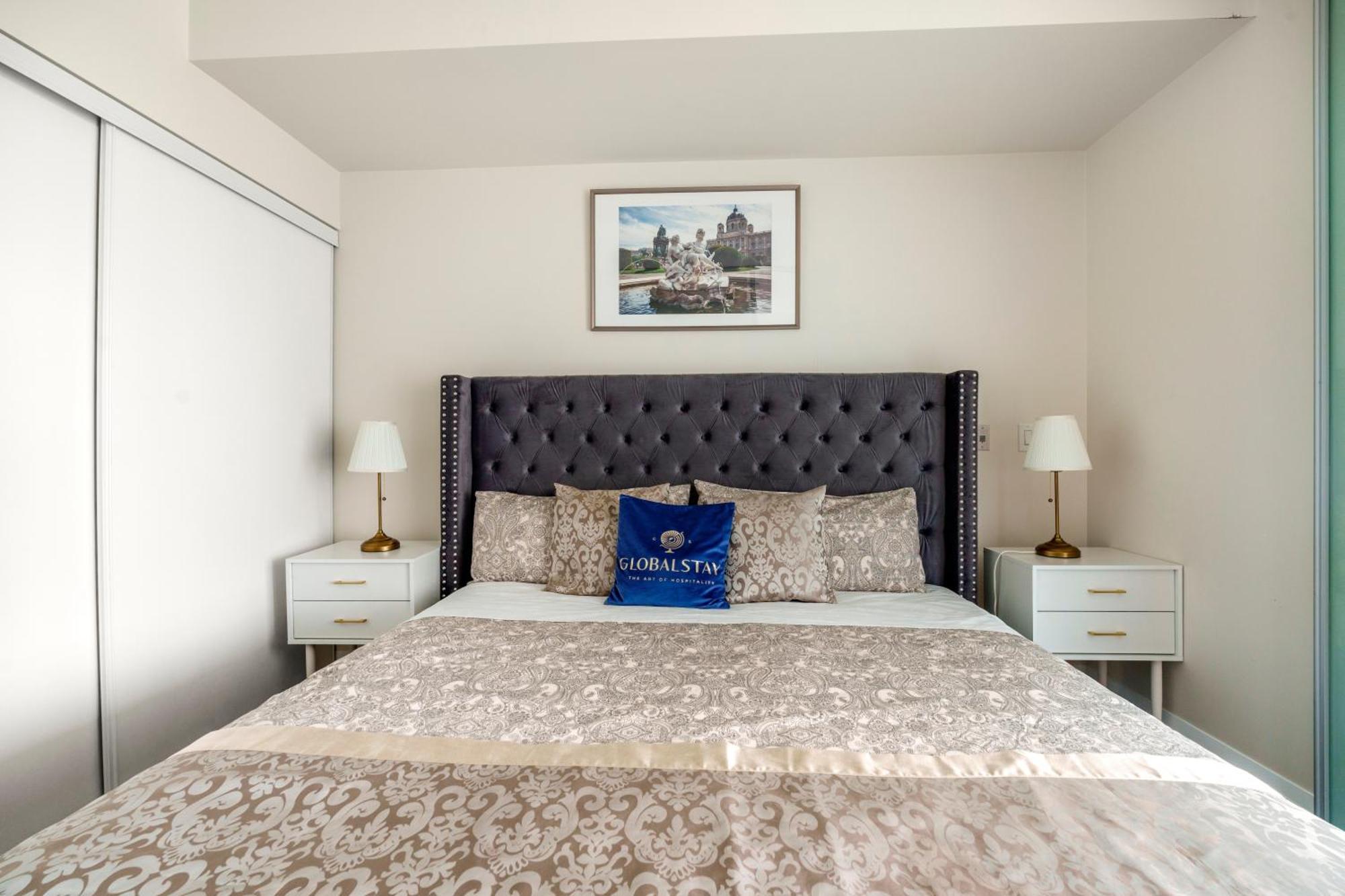 Globalstay Modern Apartments In North York Skyscraper Торонто Екстериор снимка