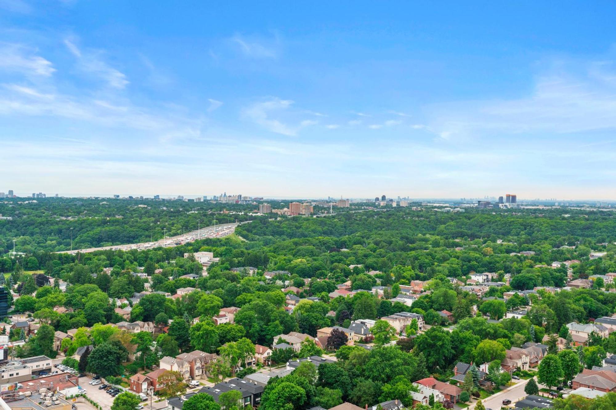 Globalstay Modern Apartments In North York Skyscraper Торонто Екстериор снимка