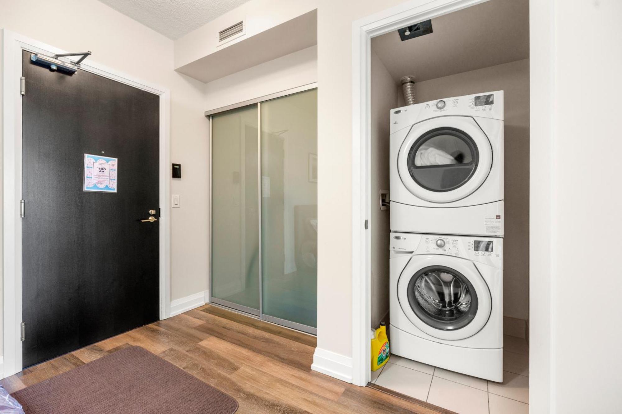 Globalstay Modern Apartments In North York Skyscraper Торонто Екстериор снимка