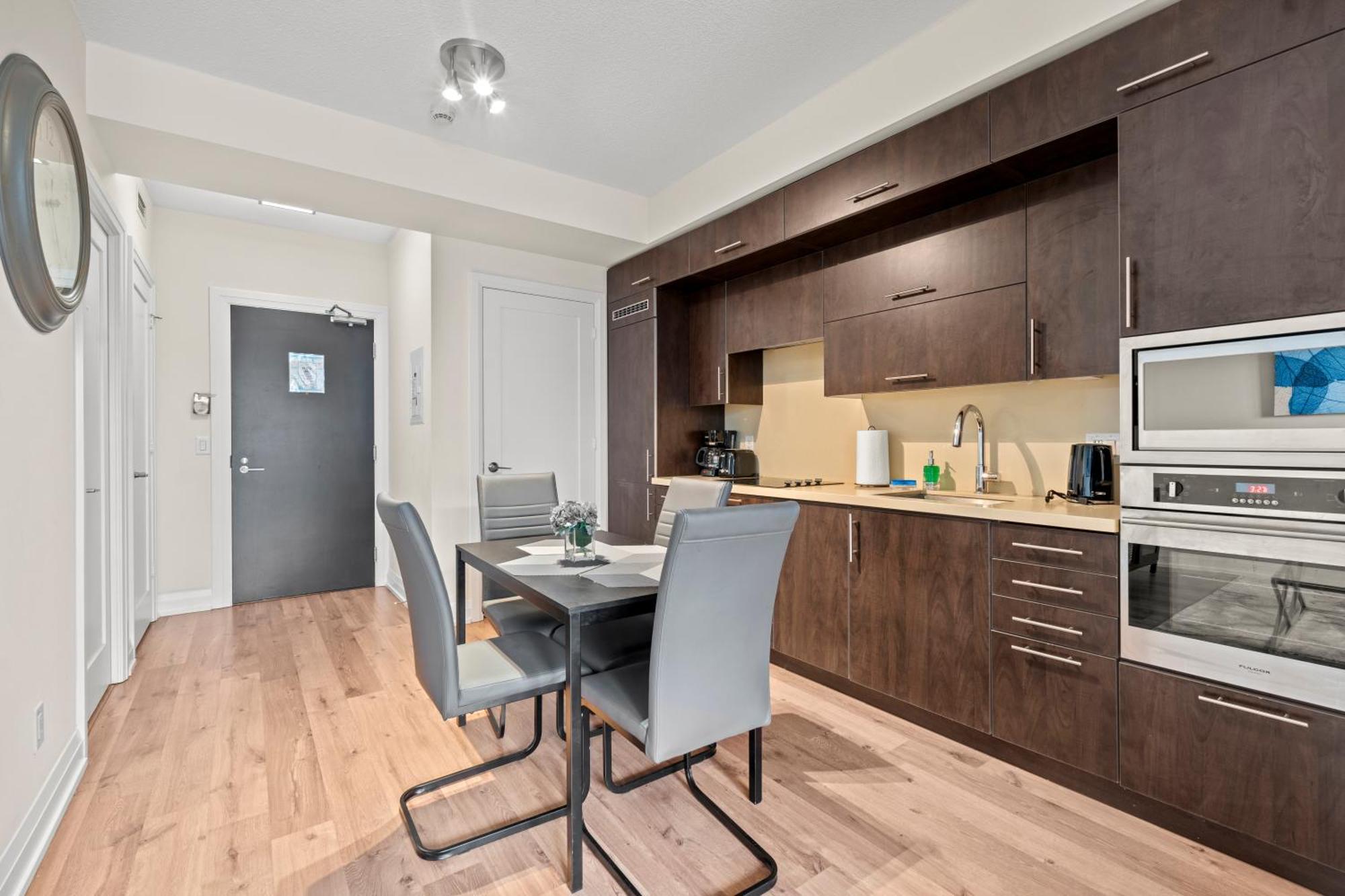 Globalstay Modern Apartments In North York Skyscraper Торонто Екстериор снимка